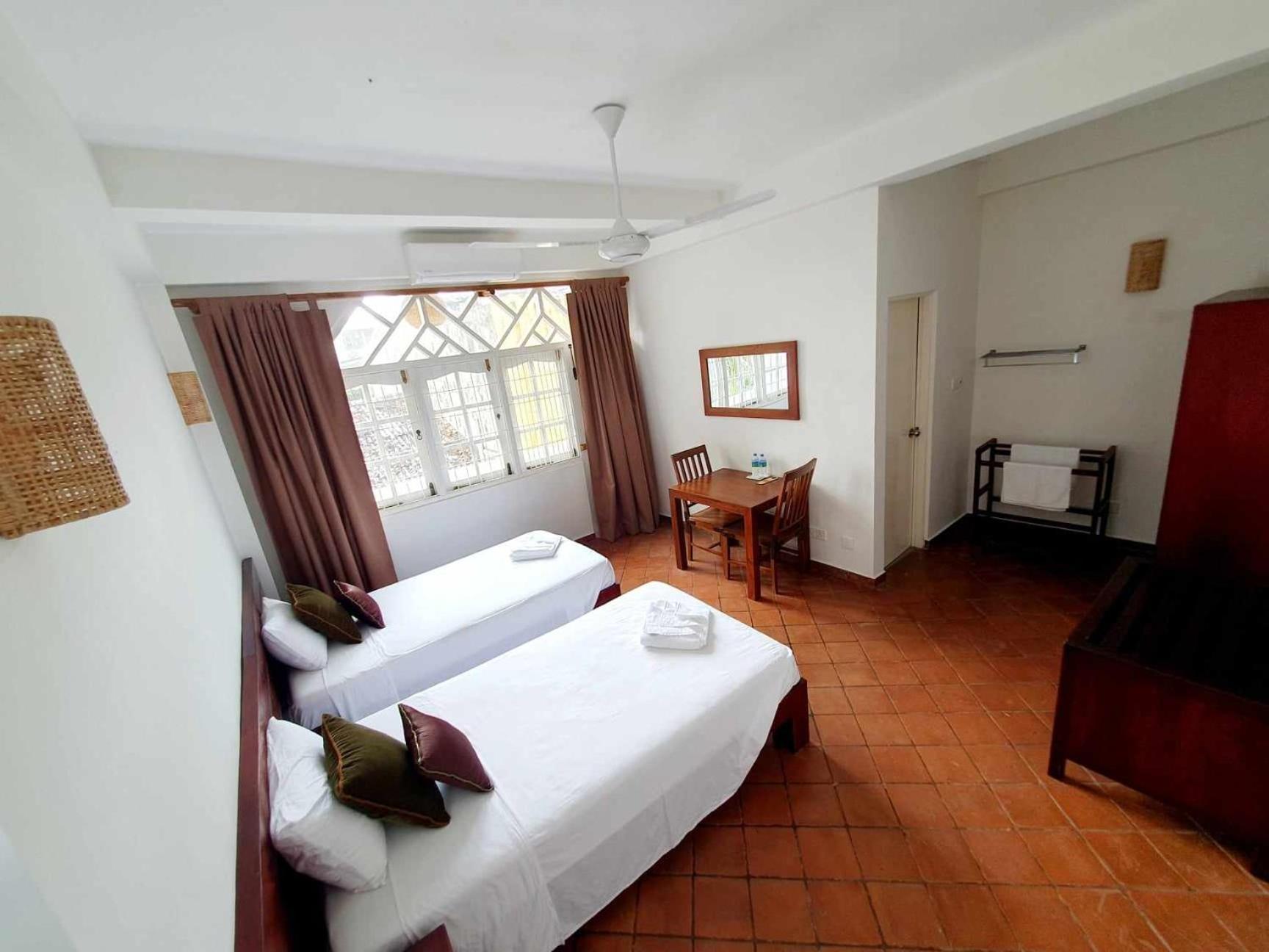 Mountbaylk Hotel Dehiwala-Mount Lavinia ภายนอก รูปภาพ